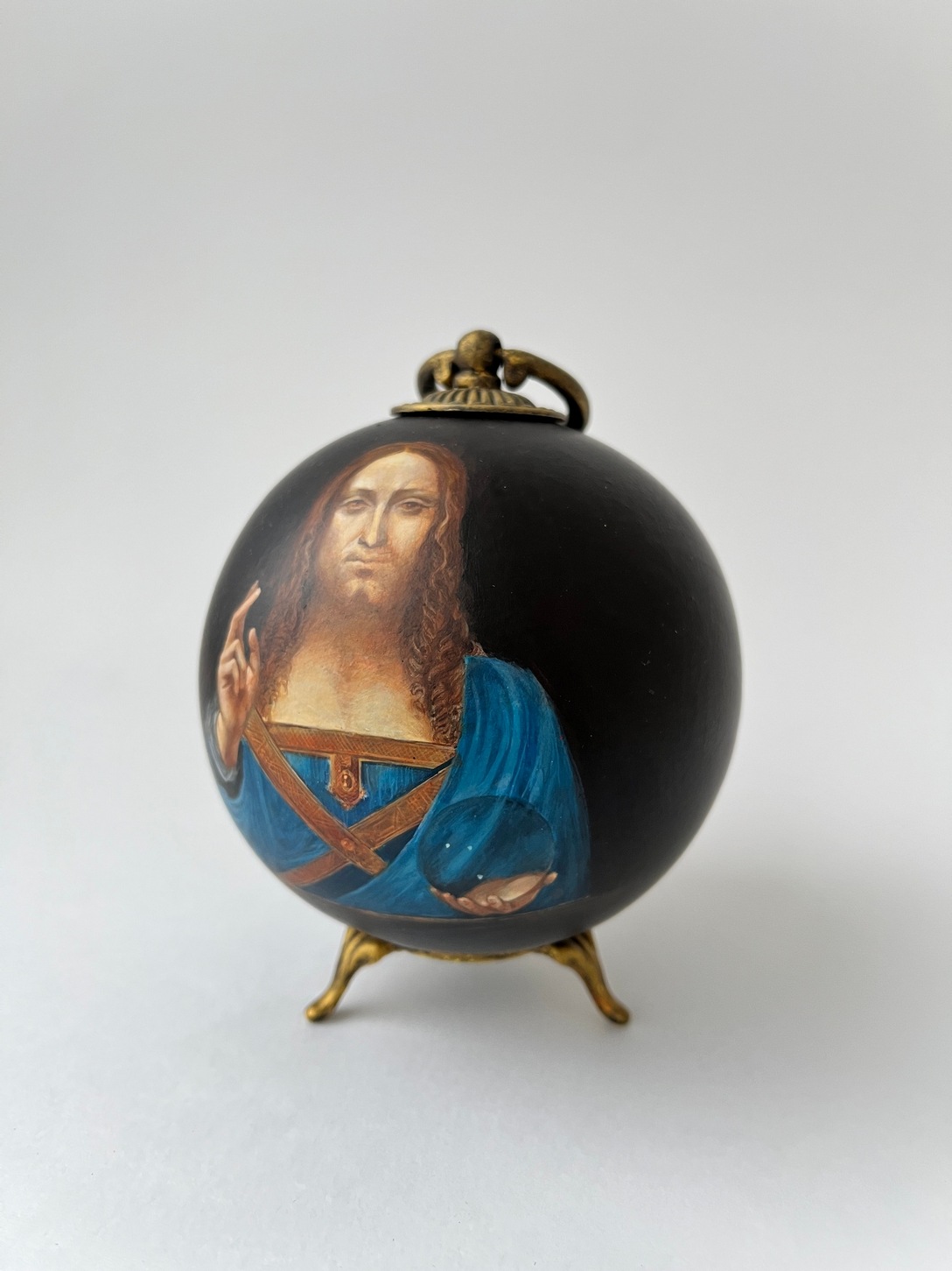 Коллекционный шар по мотивам картины Леонардо да Винчи «Спаситель мира» - изображение 3