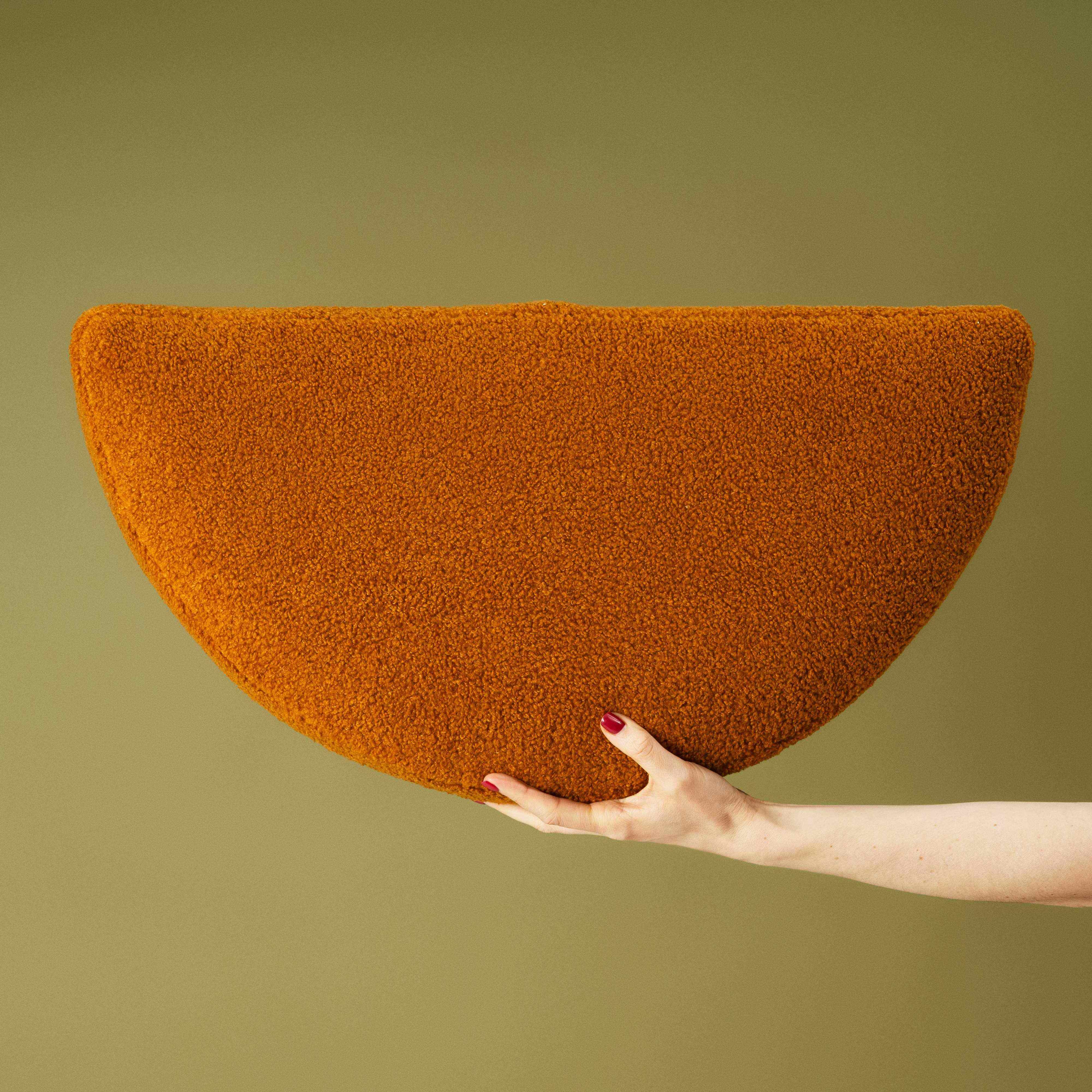 Подушка Ириска с корицей