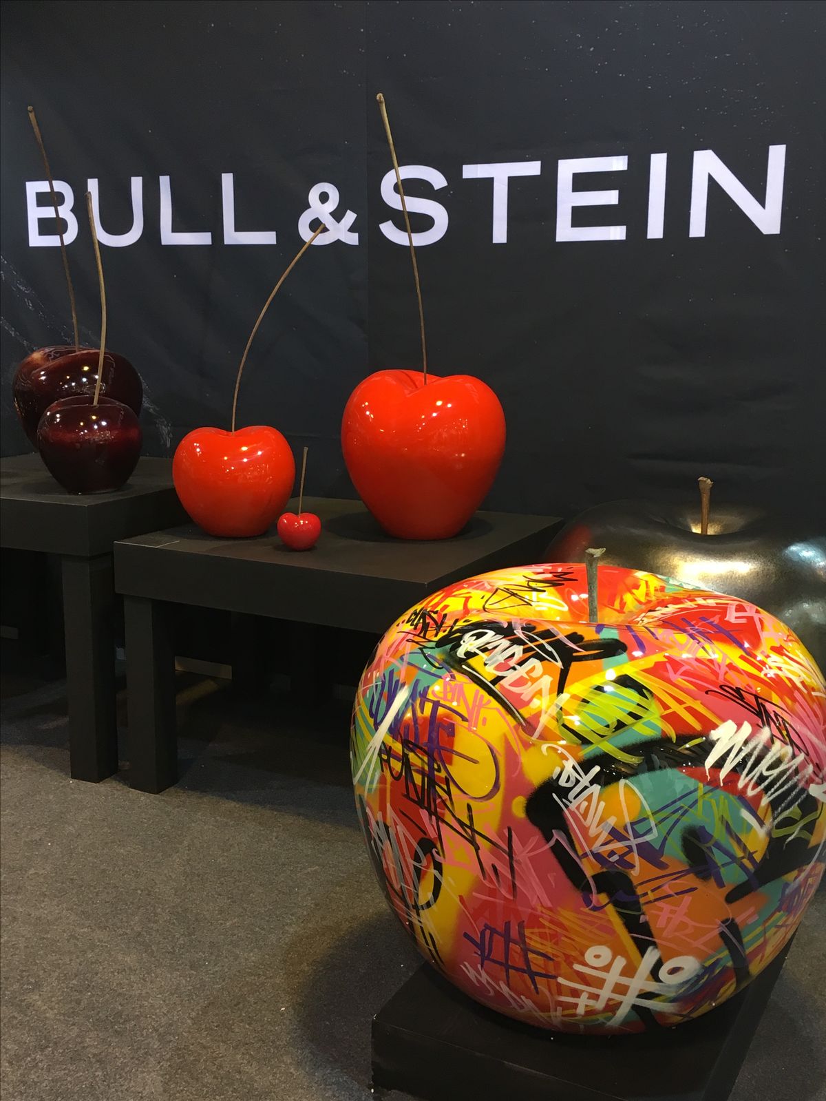 Apple Graffiti by BULL & STEIN — дизайнерская мебель, свет и декор Made Sense