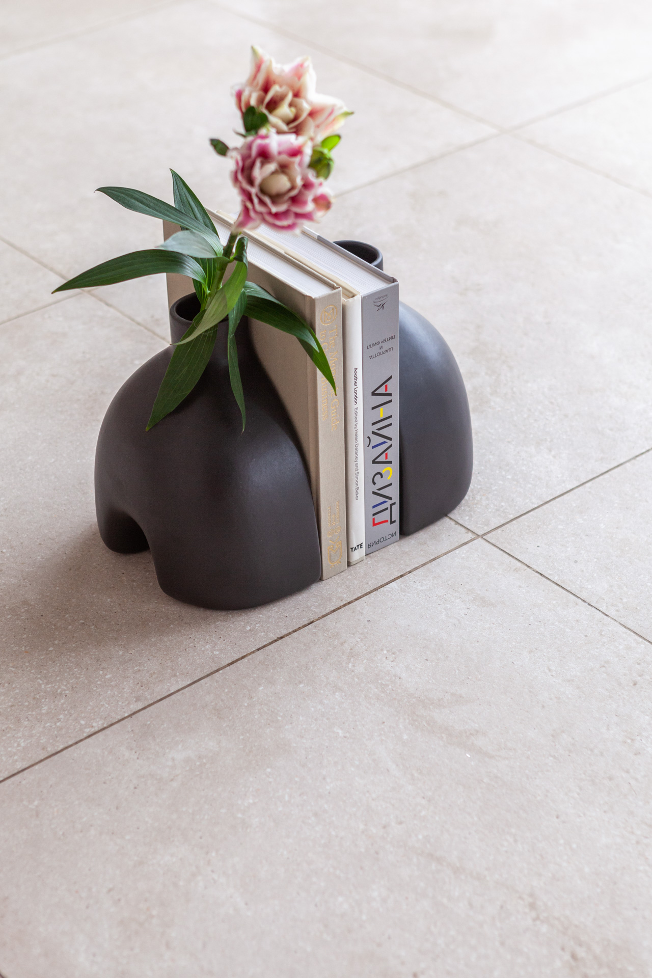 Скульптурная ваза/ букстопер AMBI - изображение 1