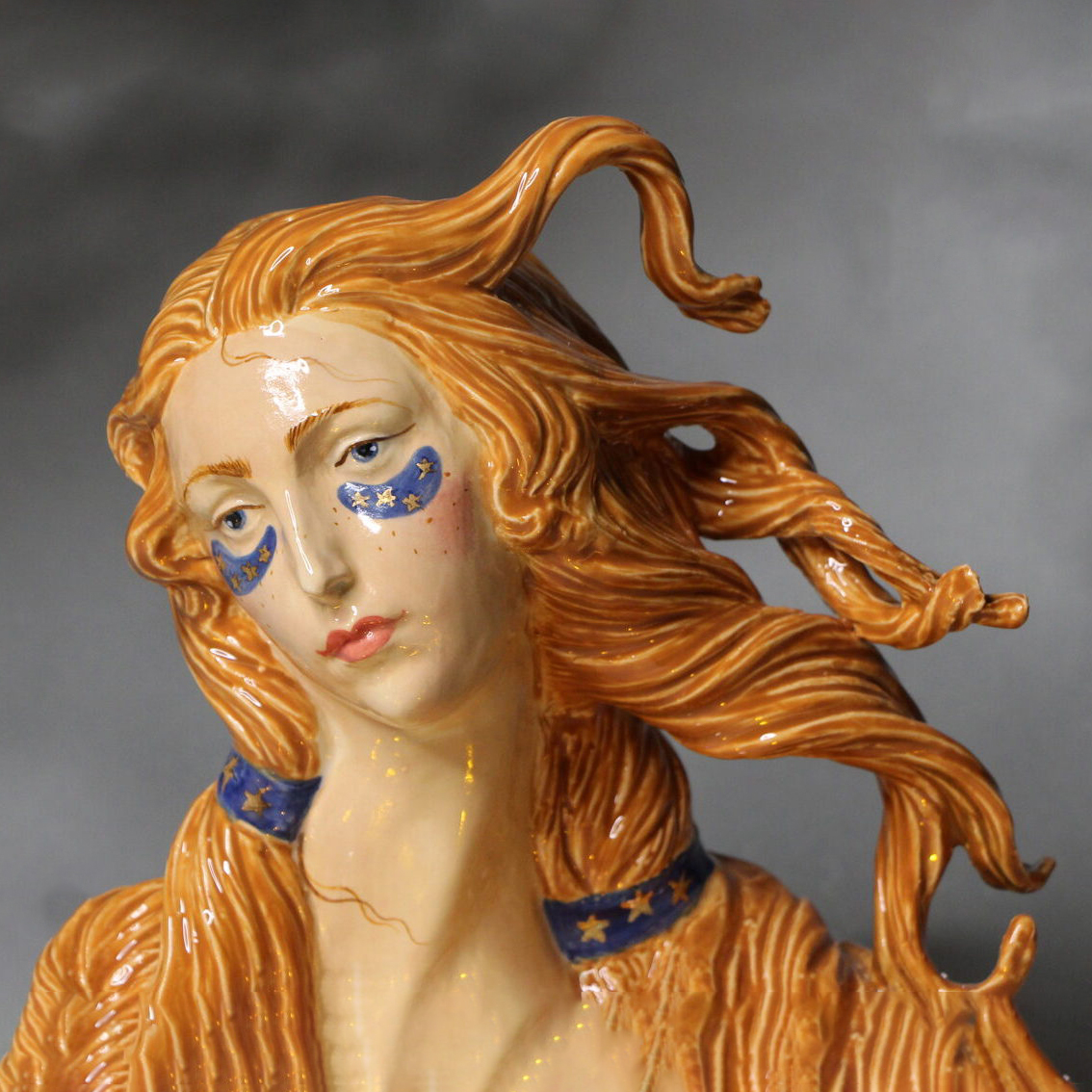 Ваза Венера перед балом by LeTi.ceramics — дизайнерская мебель, свет и декор Made Sense