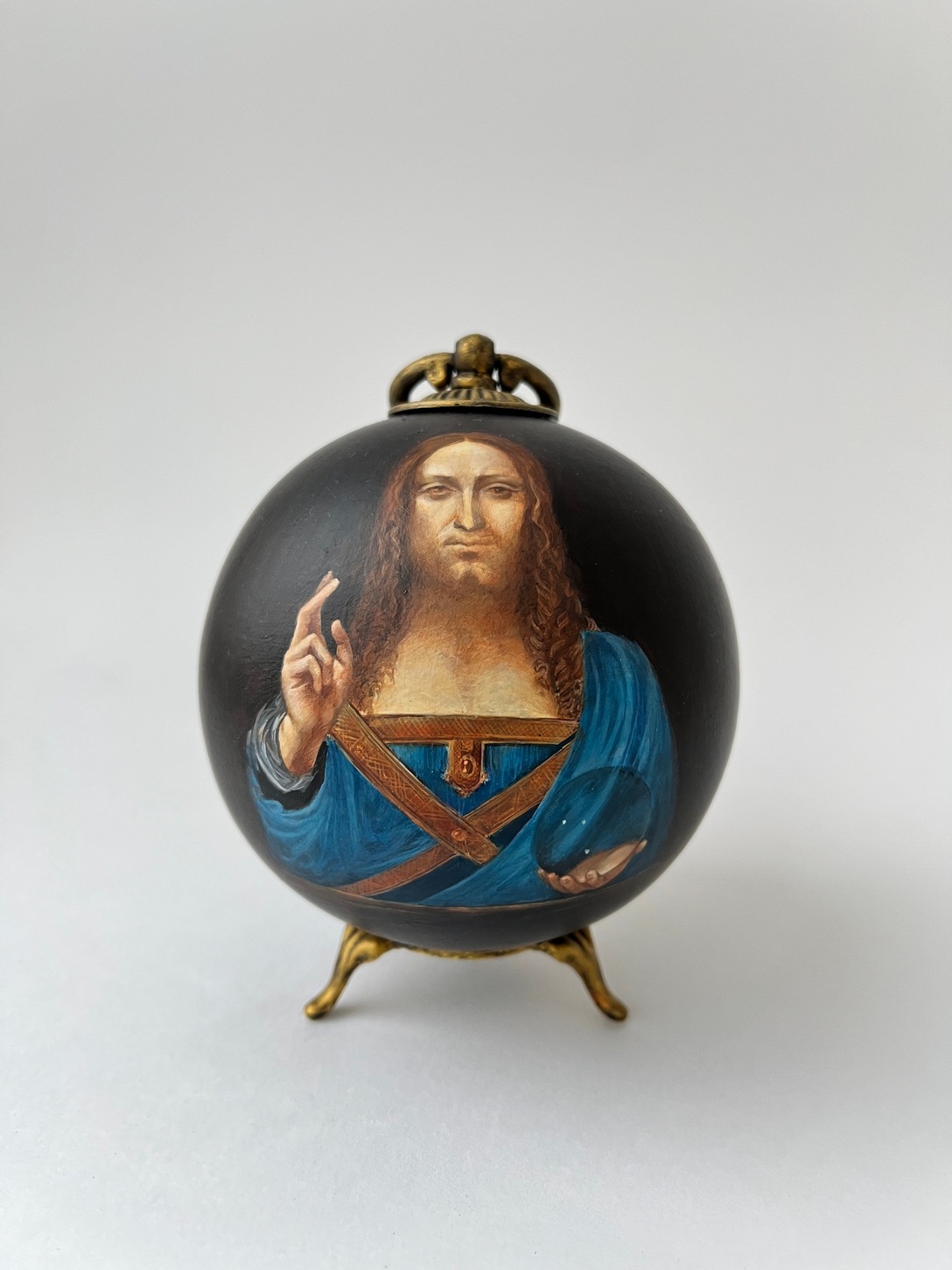 Коллекционный шар по мотивам картины Леонардо да Винчи «Спаситель мира» - изображение 4