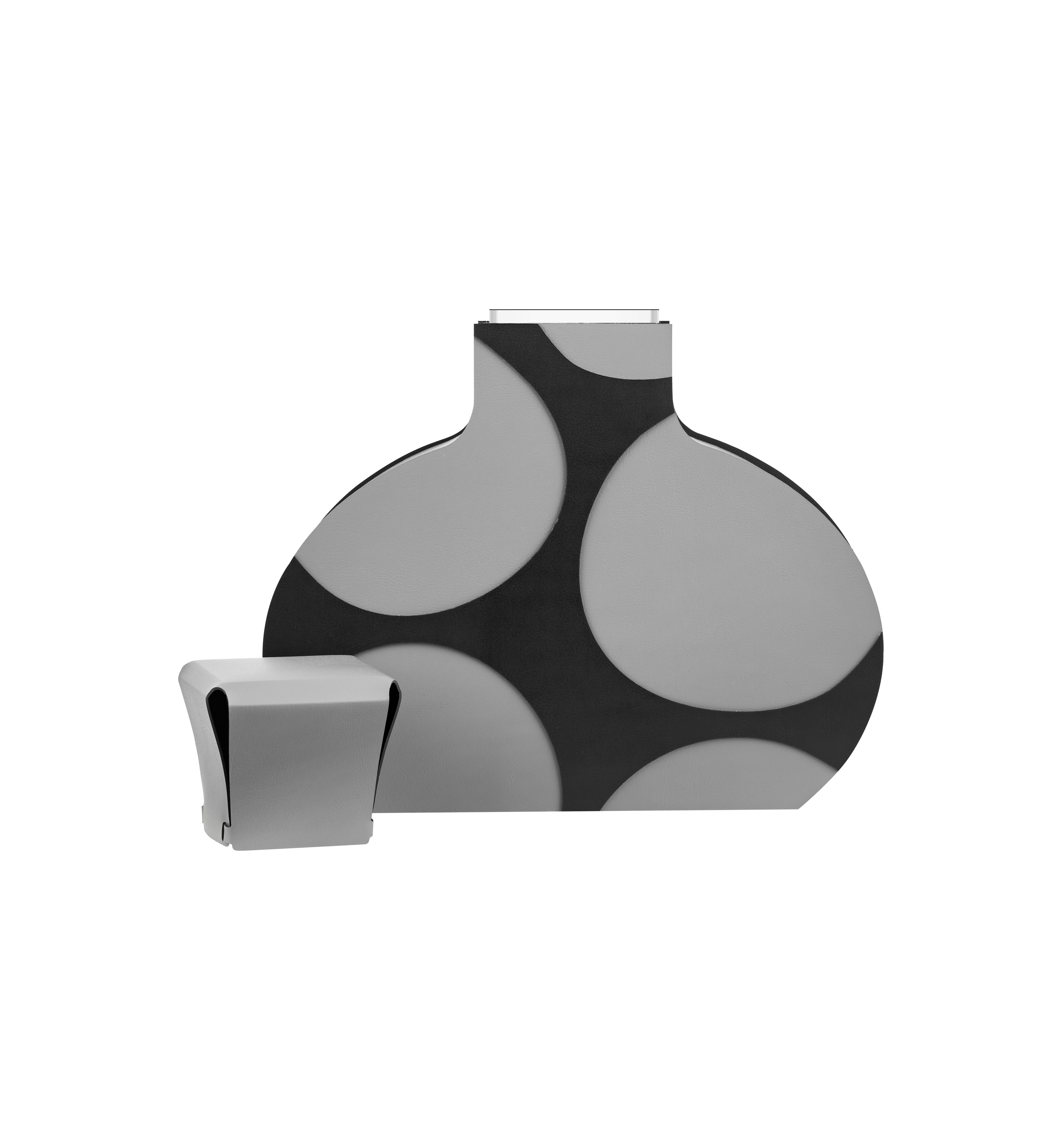 Ваза Otto Mod. 1.1  (01-Black/03-Grey) by ADJ STYLE — дизайнерская мебель, свет и декор Made Sense