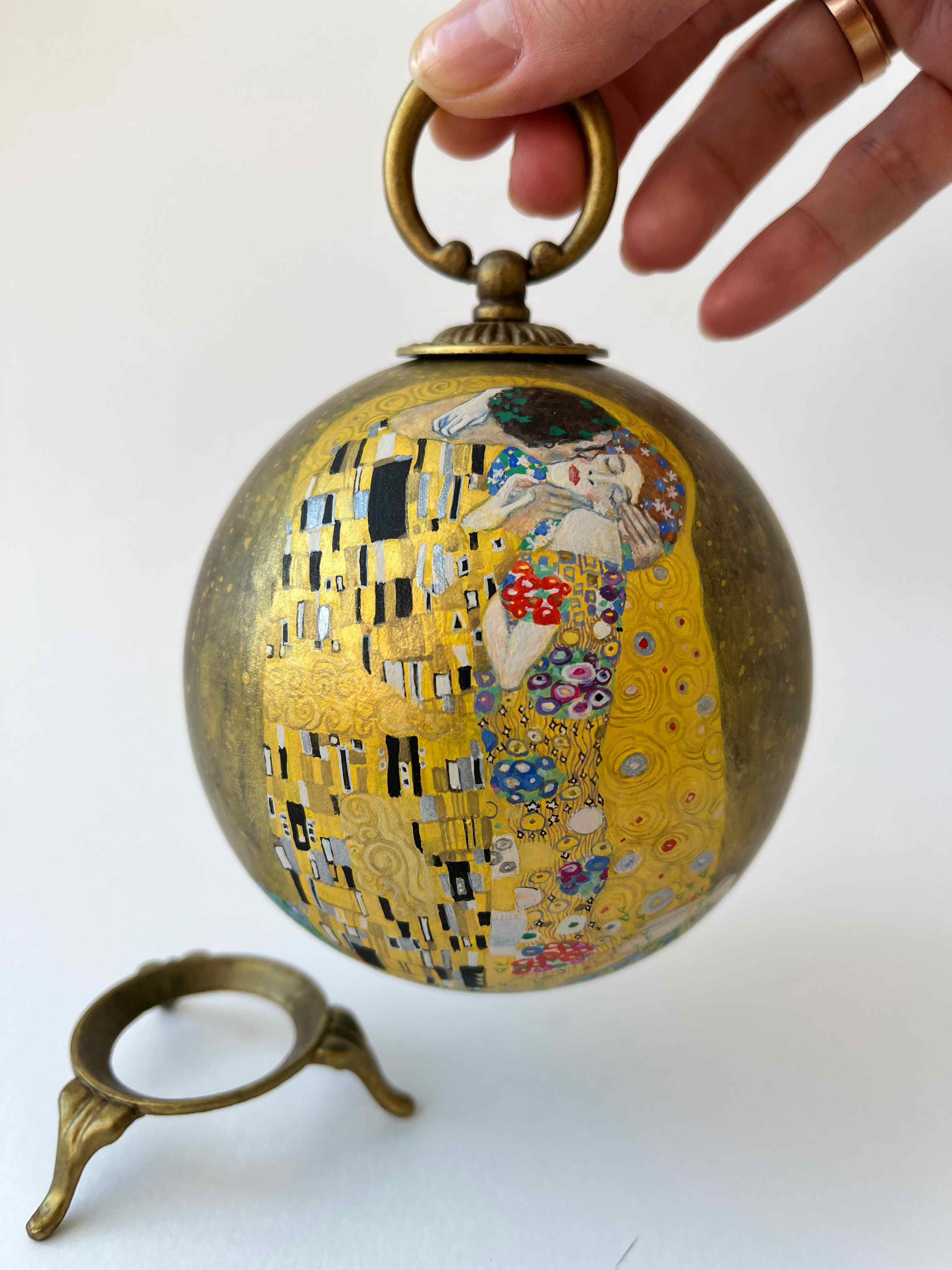 Коллекционный шар по мотивам картины Густава Климта «Поцелуй» - изображение 1