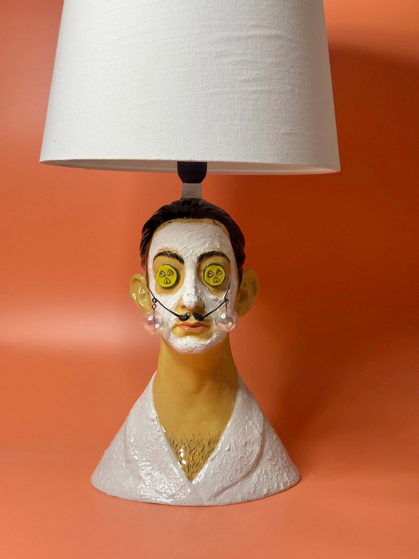 Настольная лампа Сальвадор "Банный день" by LeTi.ceramics — дизайнерская мебель, свет и декор Made Sense
