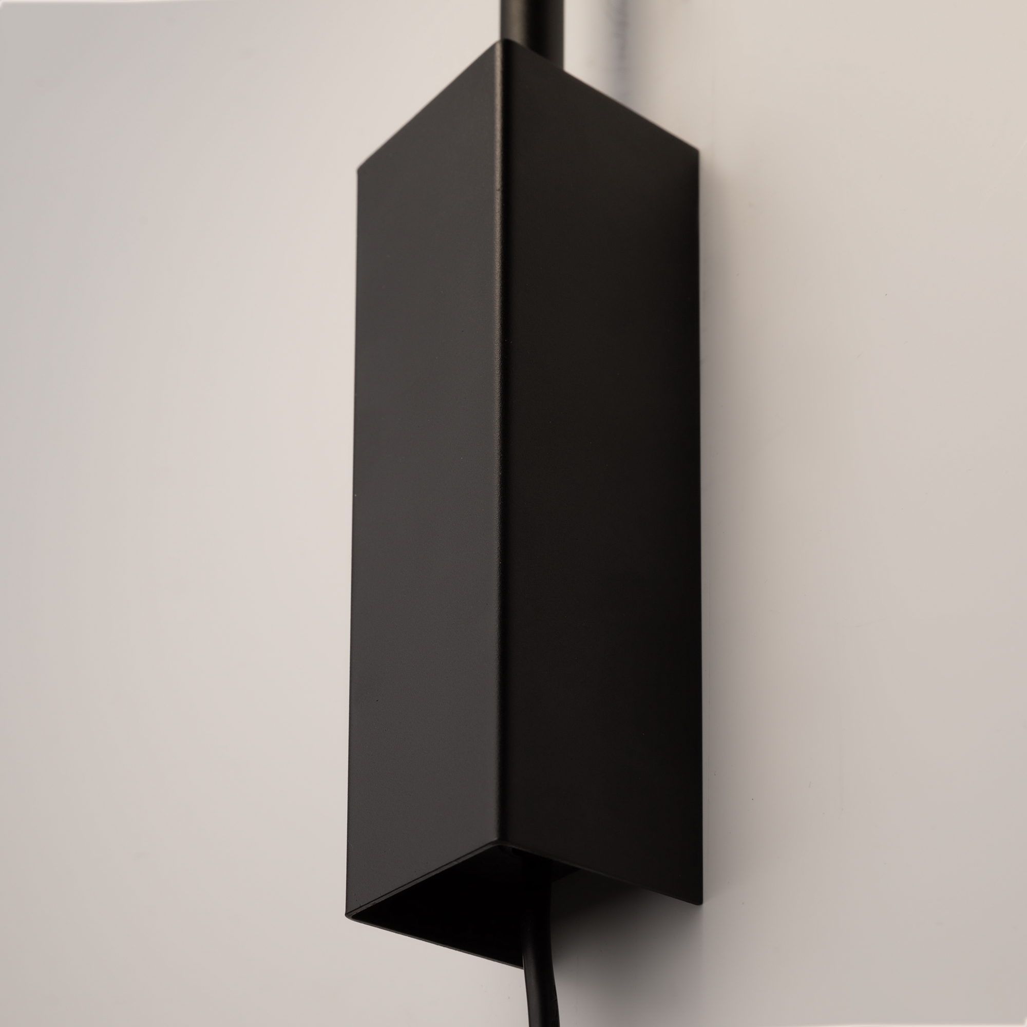 Настенный светильник (бра) Maytoni MOD126WL-01B - изображение 4