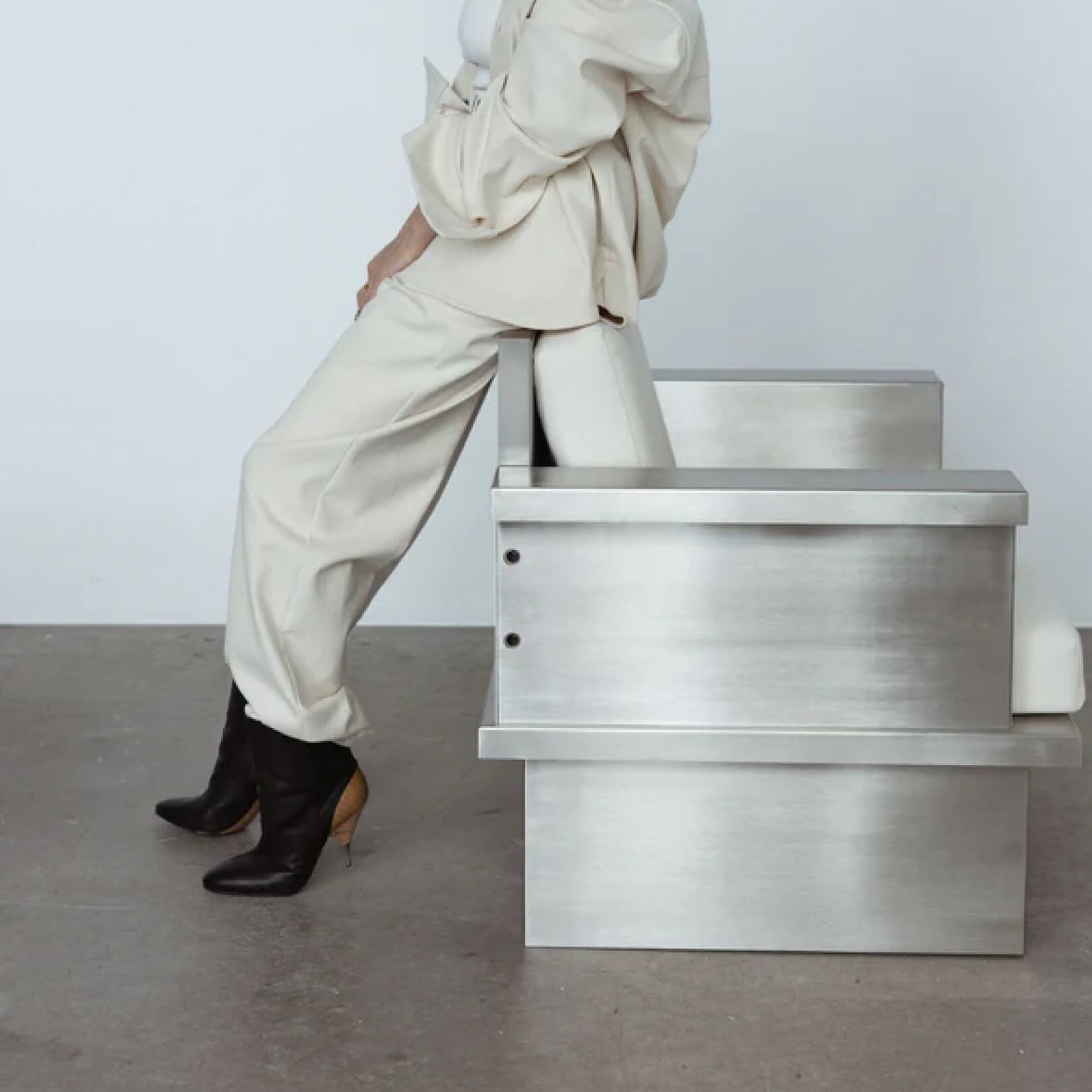 Кресло Ula Armchair by KOS STUDIO — дизайнерская мебель, свет и декор Made Sense