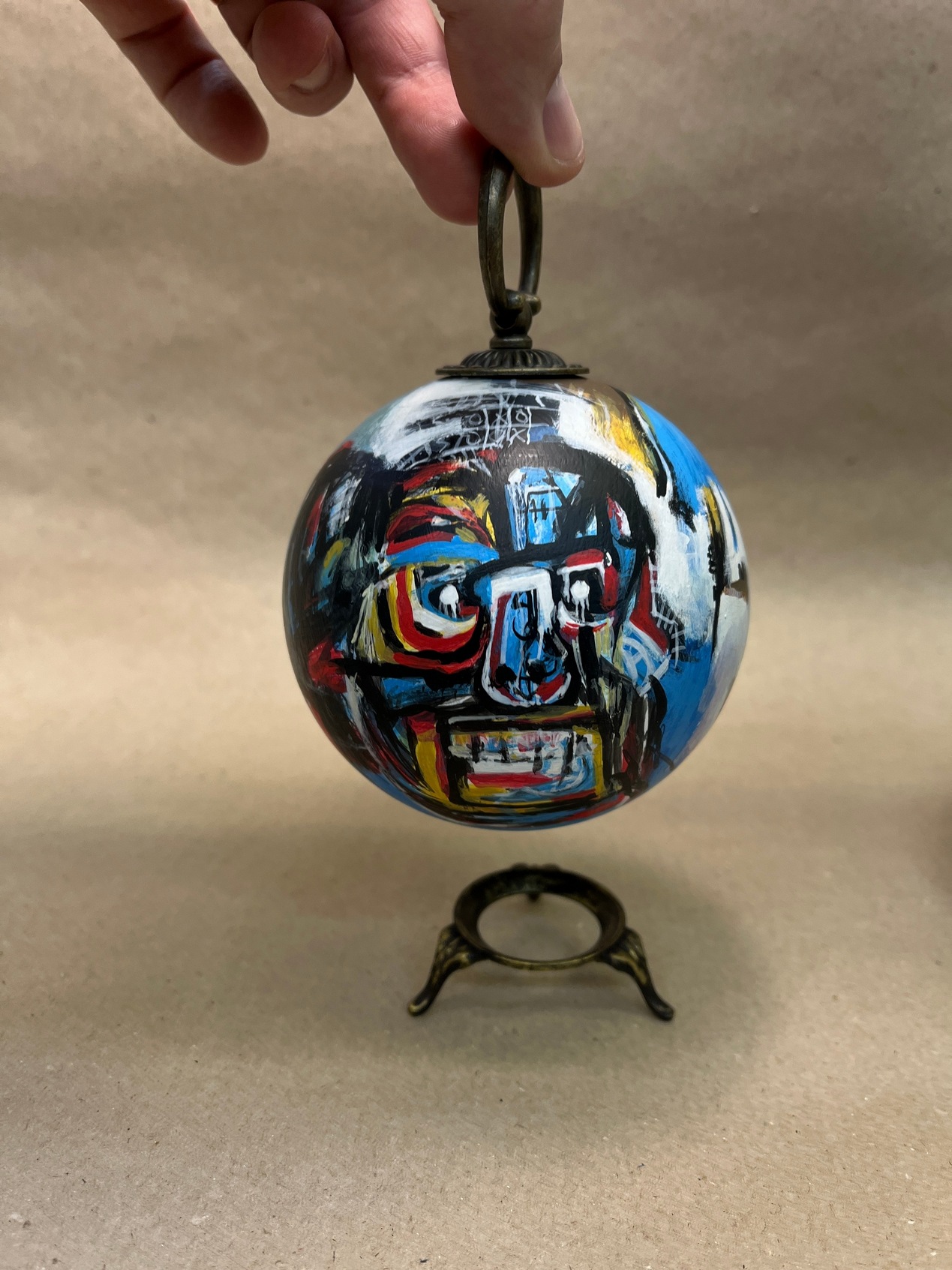 Коллекционный шар по мотивам картины Жана-Мшеля Баския «Untitled» - изображение 4