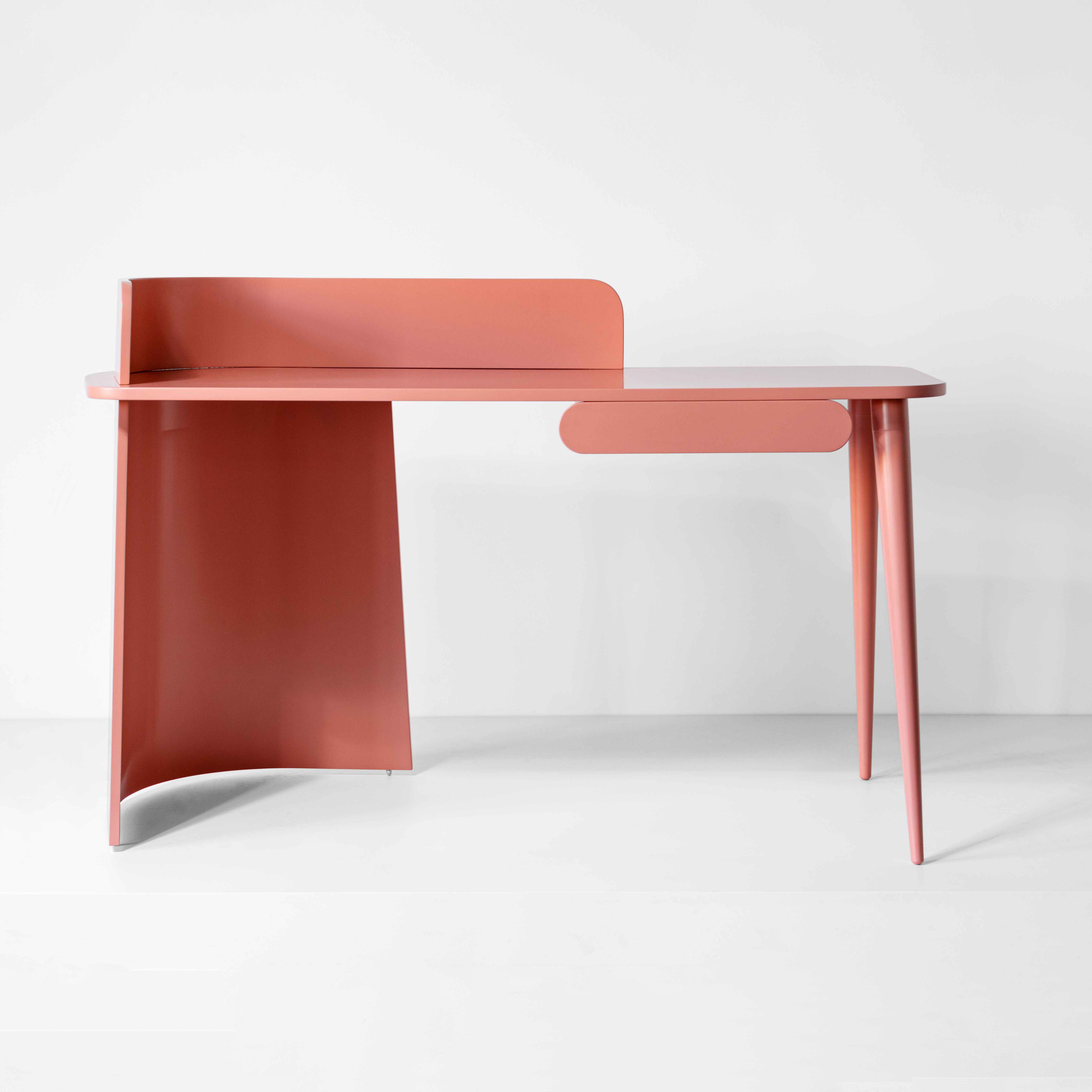 Стол письменный Brio 