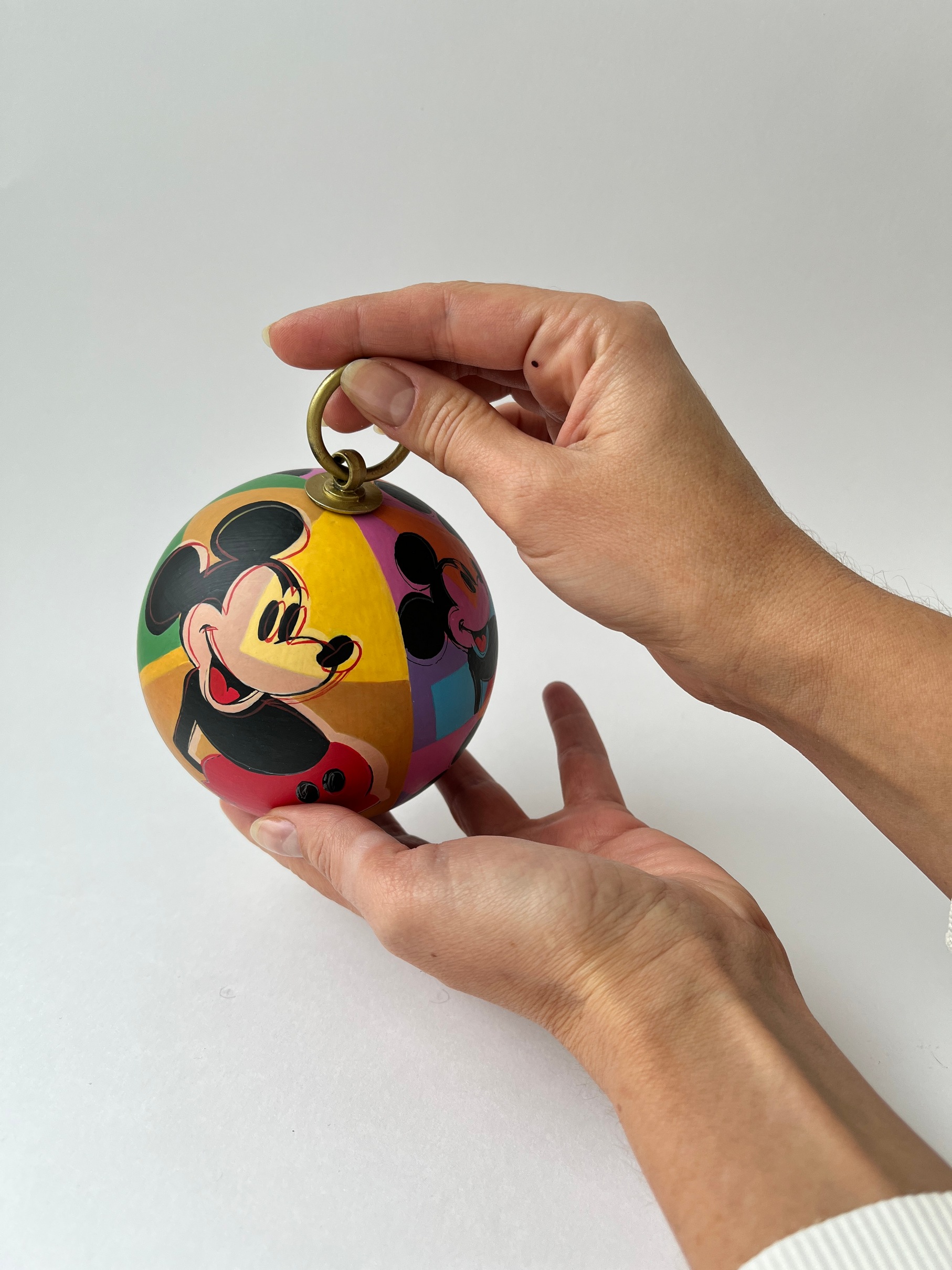 Коллекционный шар по мотивам картины Энди Уорхола «Микки Маус 265» - изображение 6