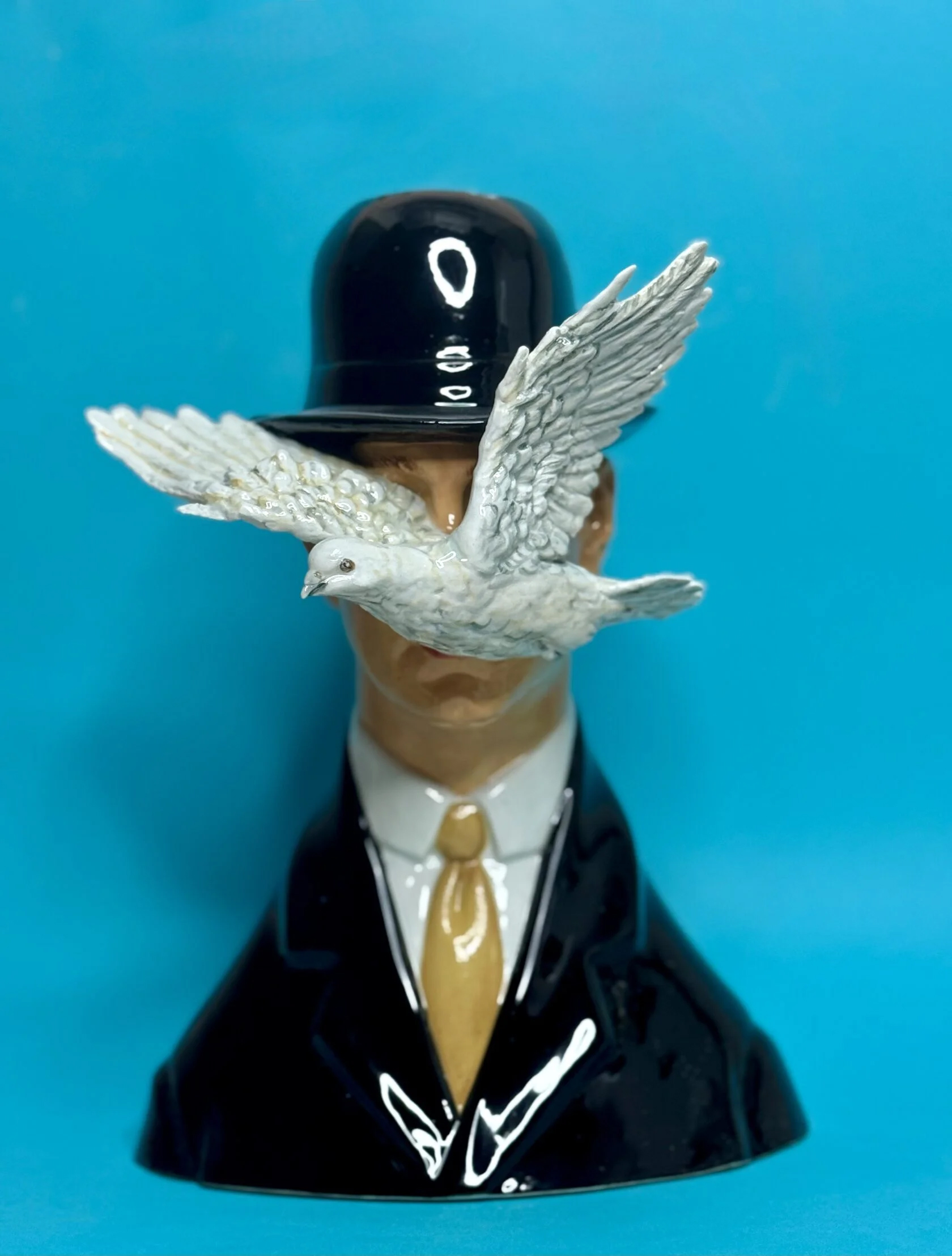 Ваза Магритт "Человек в котелке" - изображение 3