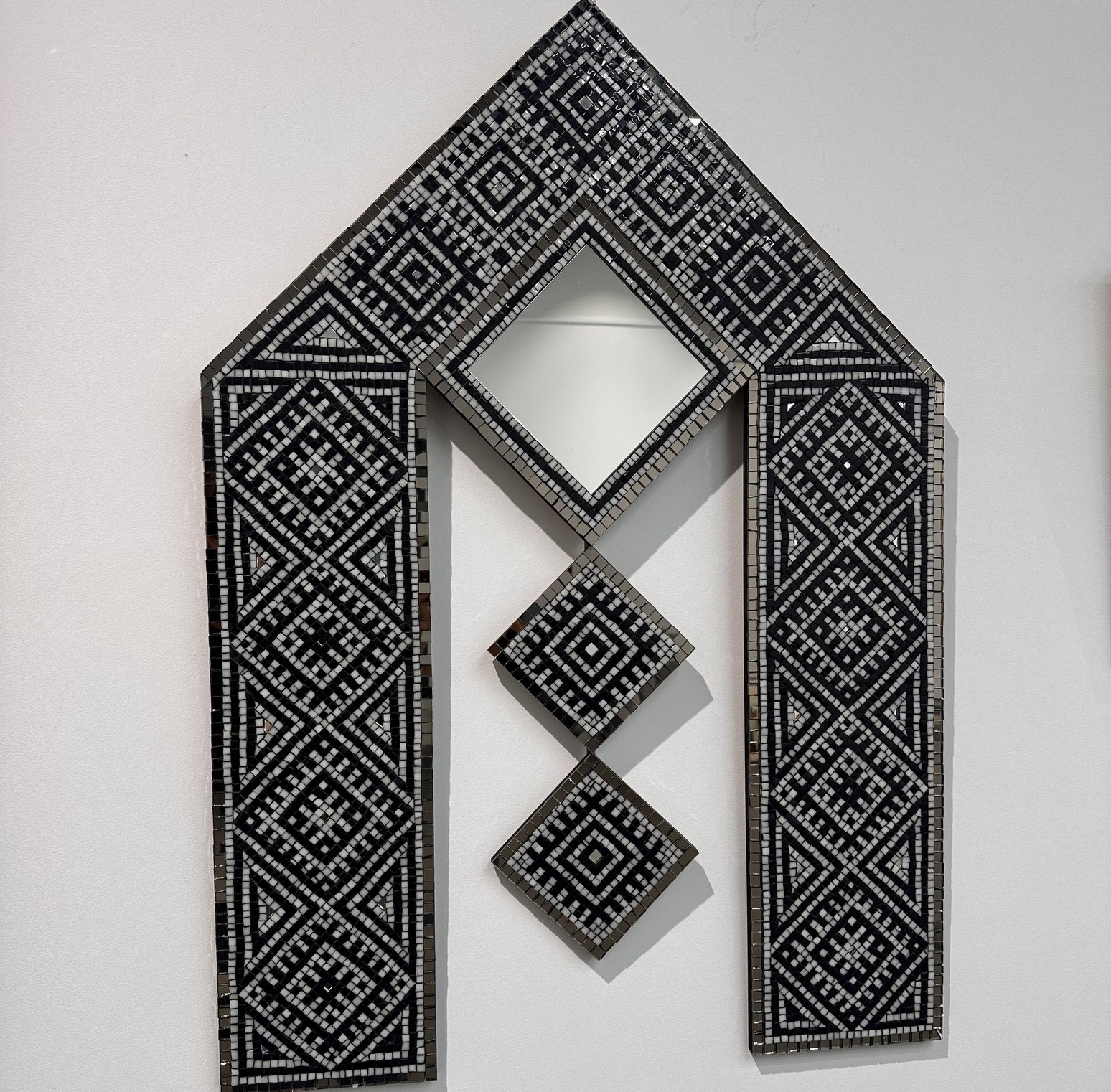 Мозаичное зеркало "Образ" by Tatiana Mosaico Art — дизайнерская мебель, свет и декор Made Sense