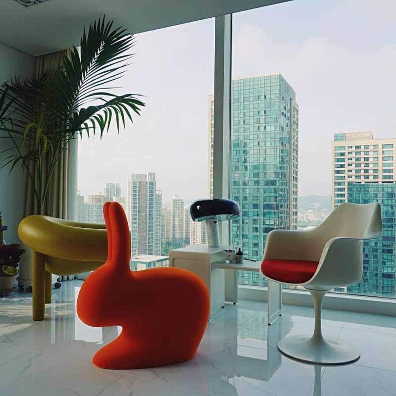 Стул Rabbit Chair Velvet by Qeeboo — дизайнерская мебель, свет и декор Made Sense