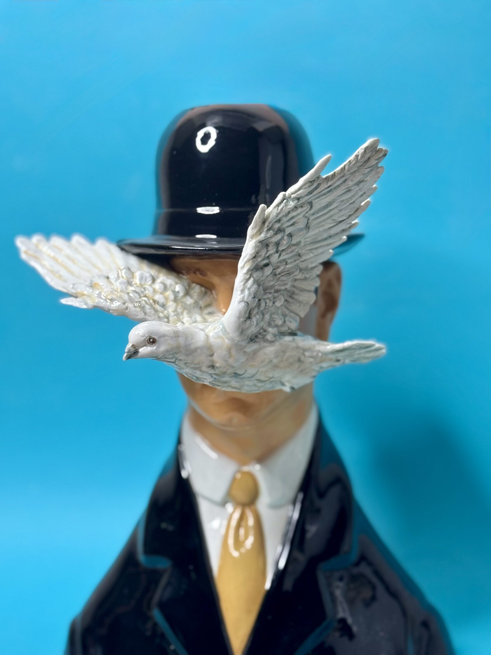 Ваза Магритт "Человек в котелке" - изображение 2