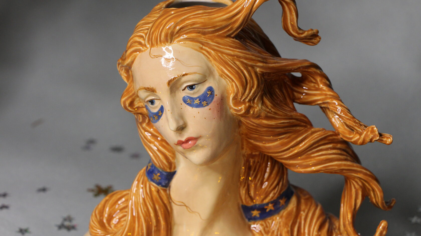 Ваза Венера перед балом by LeTi.ceramics — дизайнерская мебель, свет и декор Made Sense