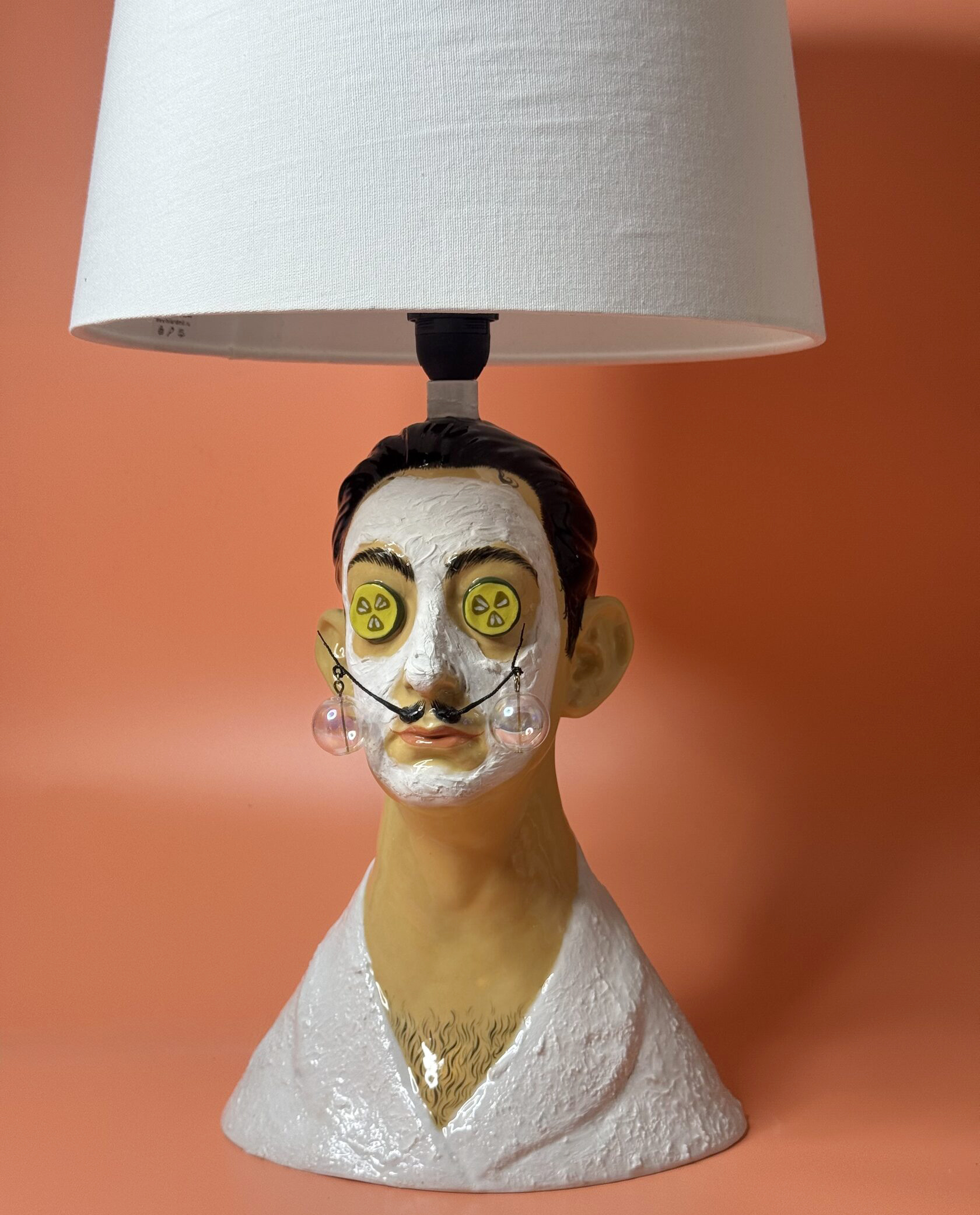 Настольная лампа Сальвадор "Банный день" by LeTi.ceramics — дизайнерская мебель, свет и декор Made Sense
