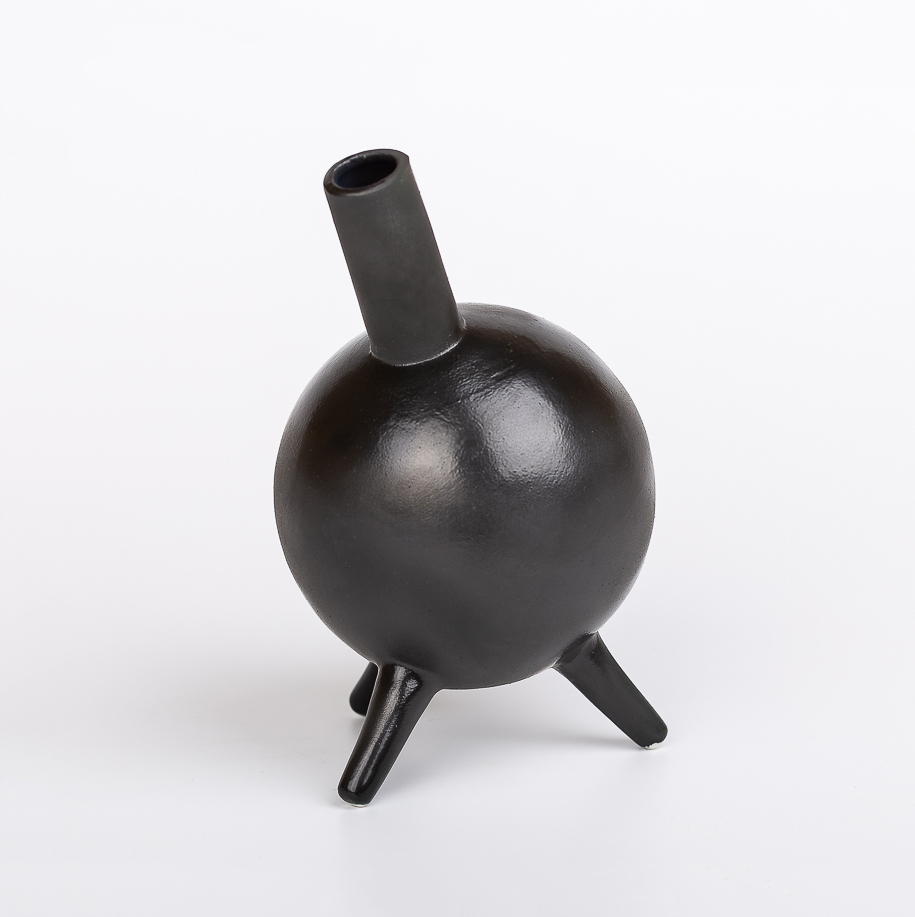 Ваза "Космос" черная 